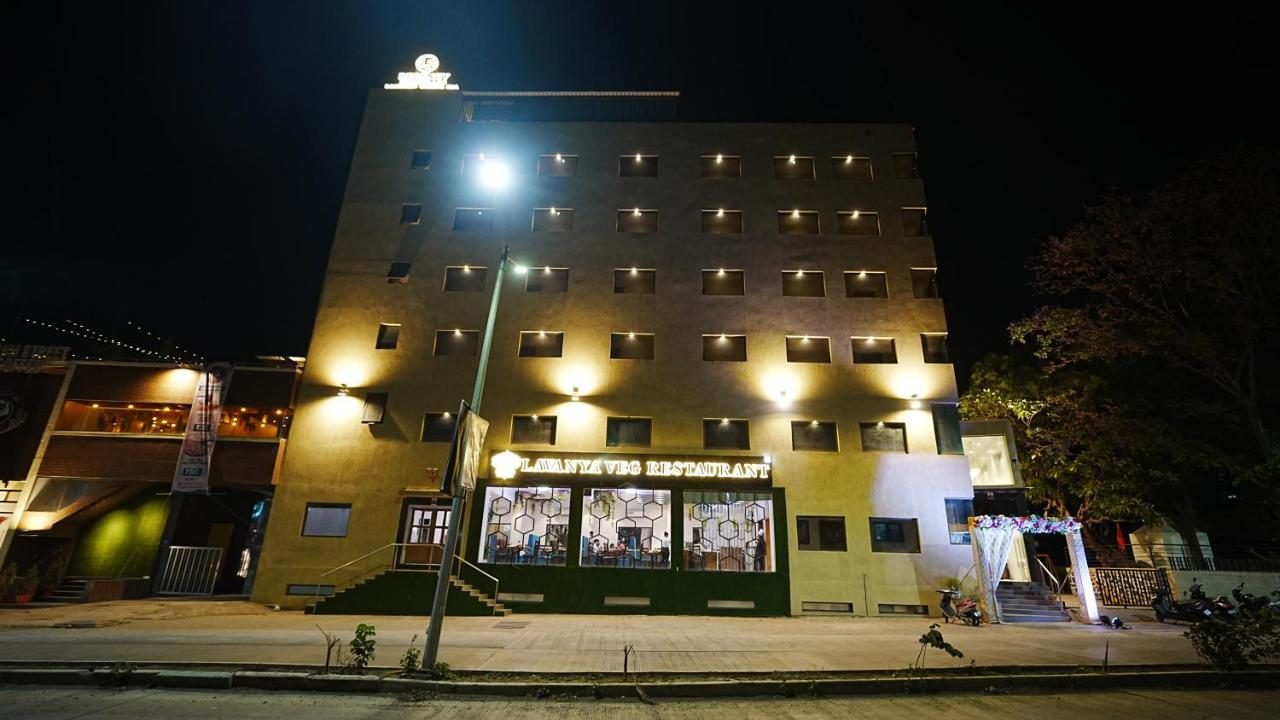 L P Regency, Púna Exteriér fotografie