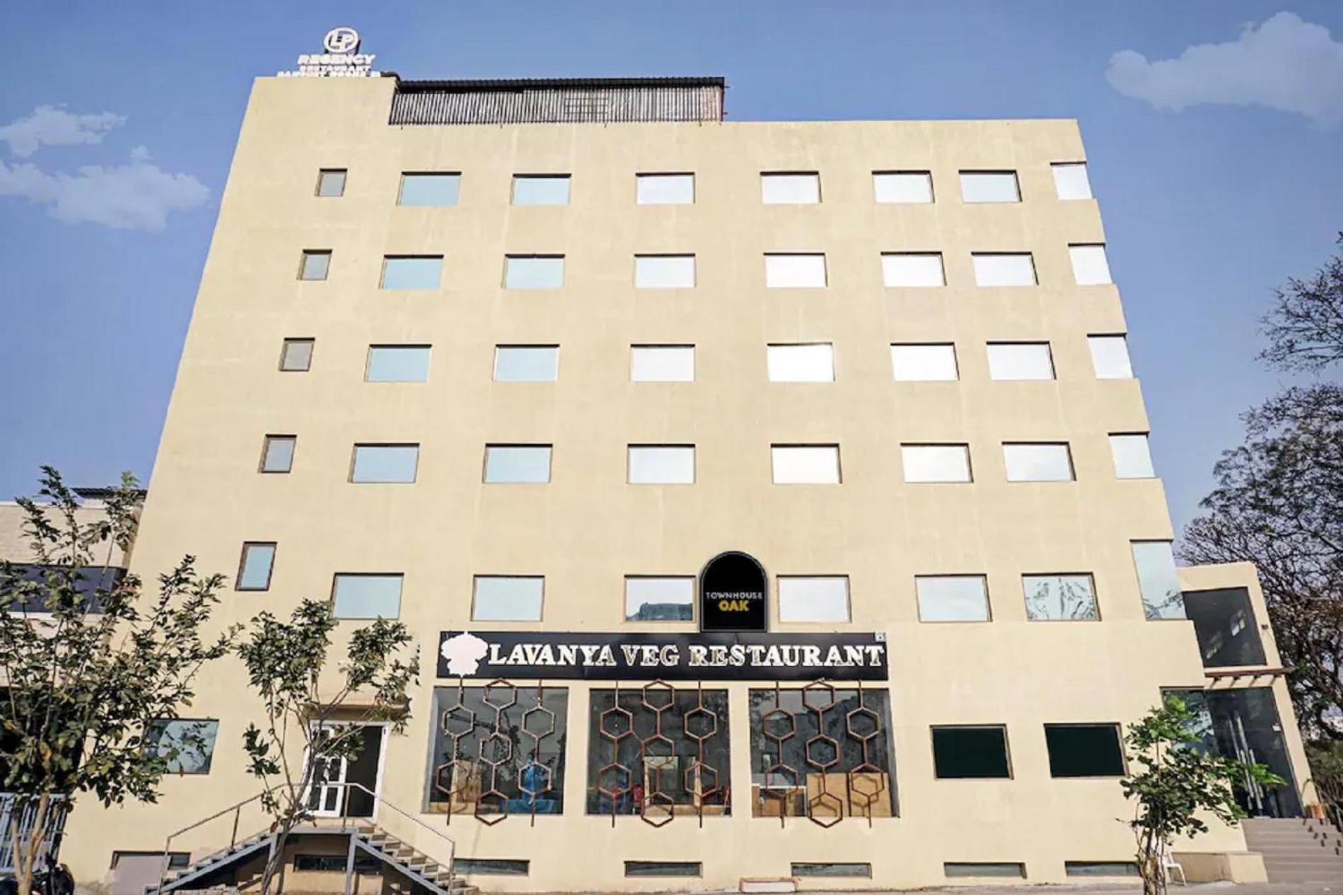L P Regency, Púna Exteriér fotografie